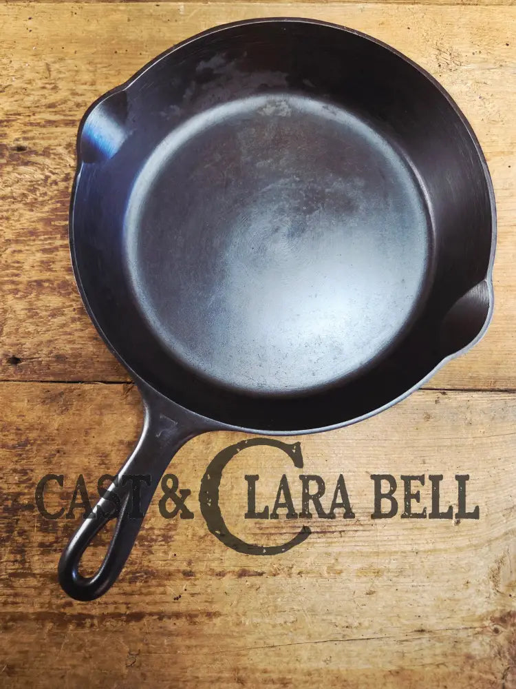 1930’s Griswold #7 Skillet with Large Block Logo and Smooth Bottom 701 D. See description Skillet