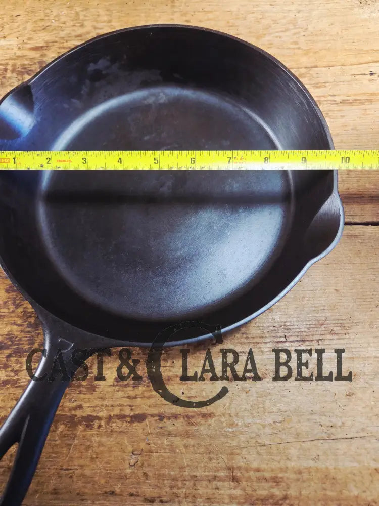 1930’s Griswold #7 Skillet with Large Block Logo and Smooth Bottom 701 D. See description Skillet