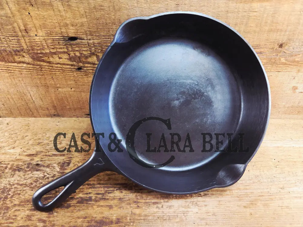 1930’s Griswold #7 Skillet with Large Block Logo and Smooth Bottom 701 D. See description Skillet