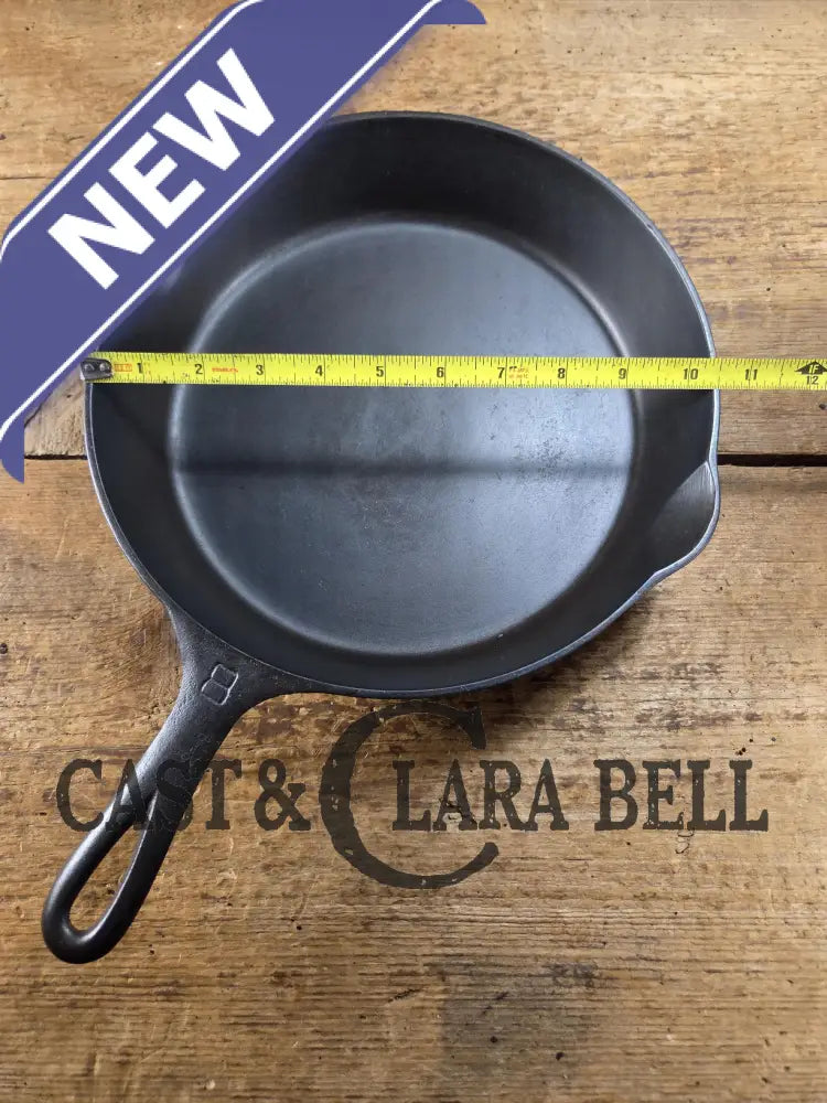 1930’s Griswold #8 Cast Iron Skillet with Large Block Logo 704 B. Perfect for gas and electric cooktops! Skillet