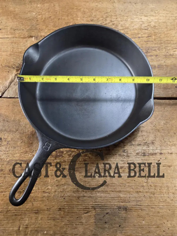 1930’s Griswold #8 Cast Iron Skillet with Large Block Logo 704 B. Perfect for gas and electric cooktops! Skillet