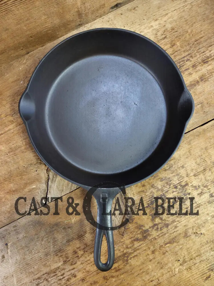 1930’s Griswold #8 Cast Iron Skillet with Large Block Logo 704 S. Perfect for gas and electric cooktops! Skillet