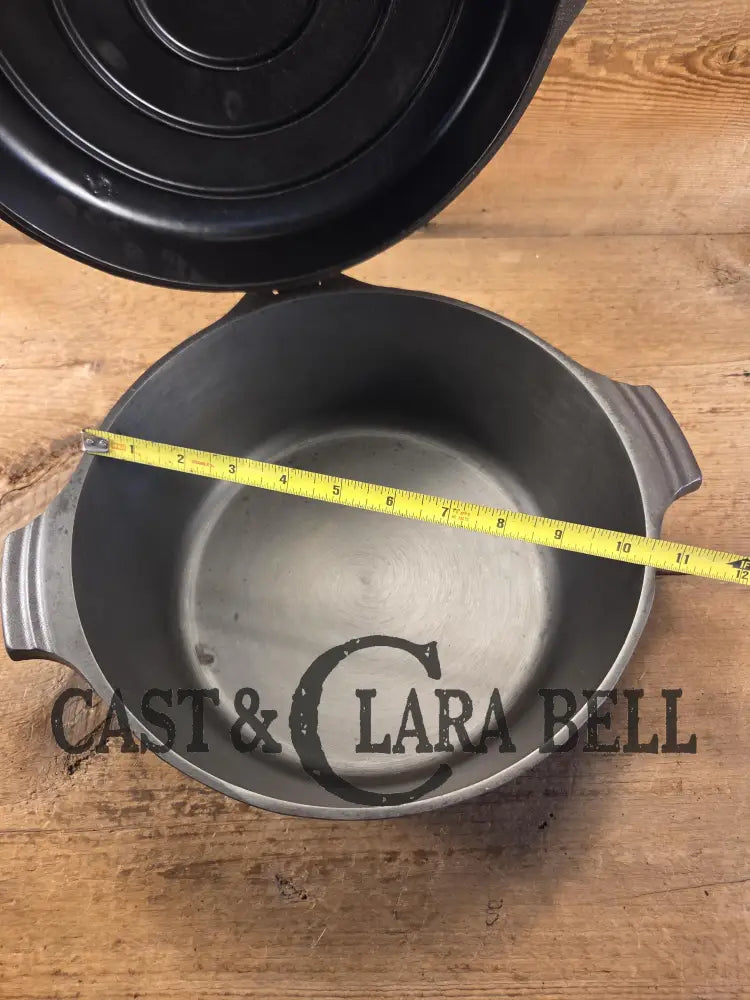 1930βs Griswold #8 Dutch Oven 2568 with matching Hinged Lid! Beautiful piece for your gourmet kitchen. Restored and