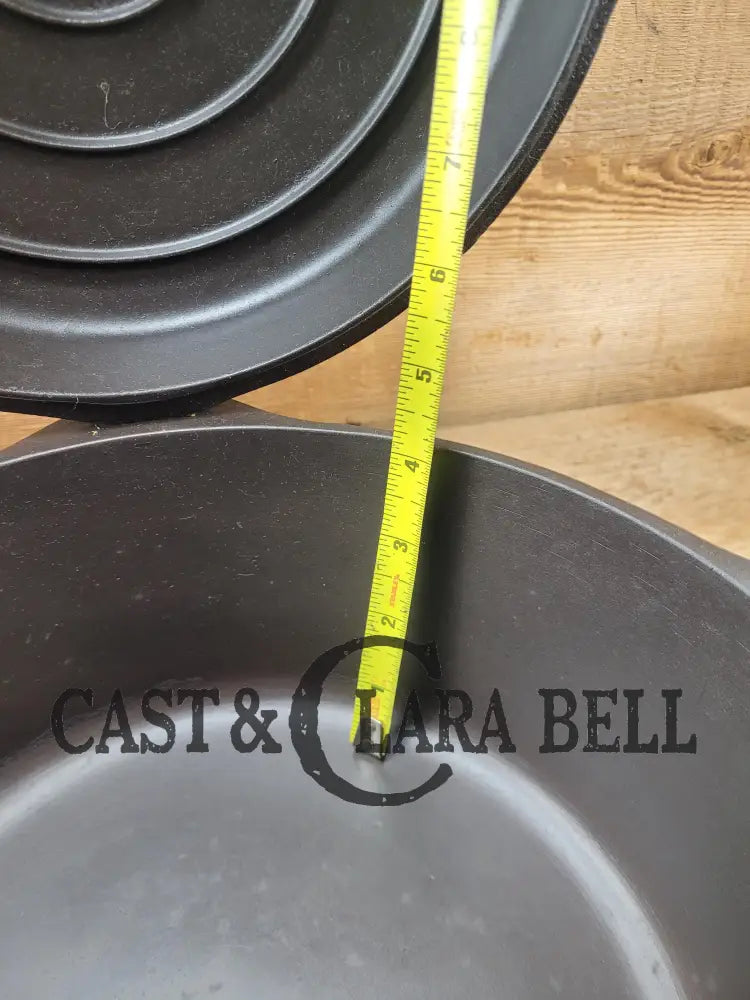 1930βS Griswold #8 Dutch Oven 2568 With Matching Hinged Lid! Beautiful Piece For Your Gourmet