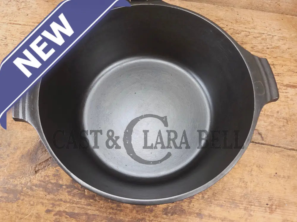 1930’s Griswold #8 Dutch Oven 2568 with matching Hinged Lid! Super Unique patina on the lid - Dutch Ovens Trivets &