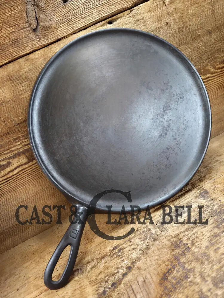 1930βs Griswold #9 Cast Iron Griddle Large Block logo βErie PA USA,β609ββ. Awesome for pancakes and grilled cheese!