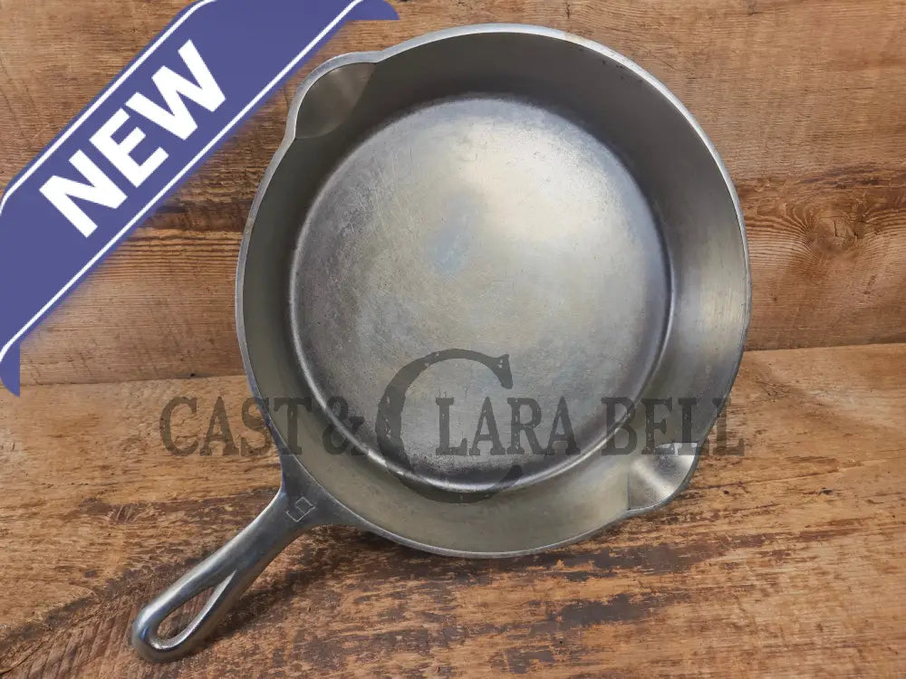 1930’s Griswold #9 Skillet with Large Block Logo Smooth Bottom and cool chrome finish! 710 C - Skillet