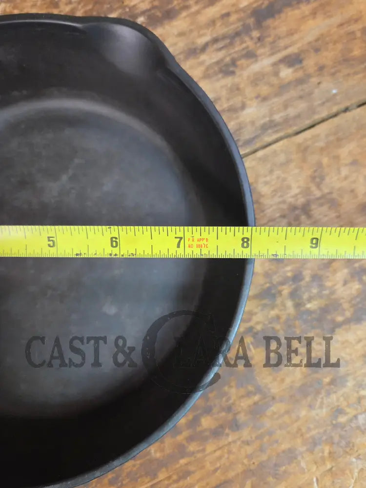 1930’s Unmarked Wagner #8 Skillet with Heat Ring. FANTASTIC daily user for a great price! - Skillet