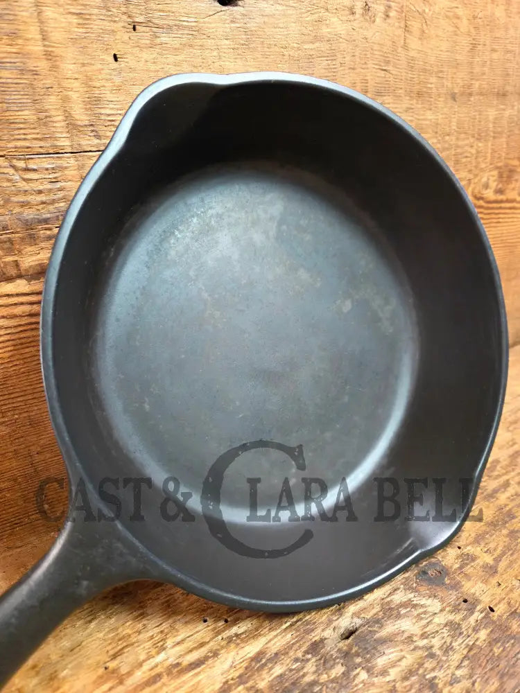 1930’s Unmarked Wagner #8 Skillet with Heat Ring. FANTASTIC daily user for a great price! - Skillet