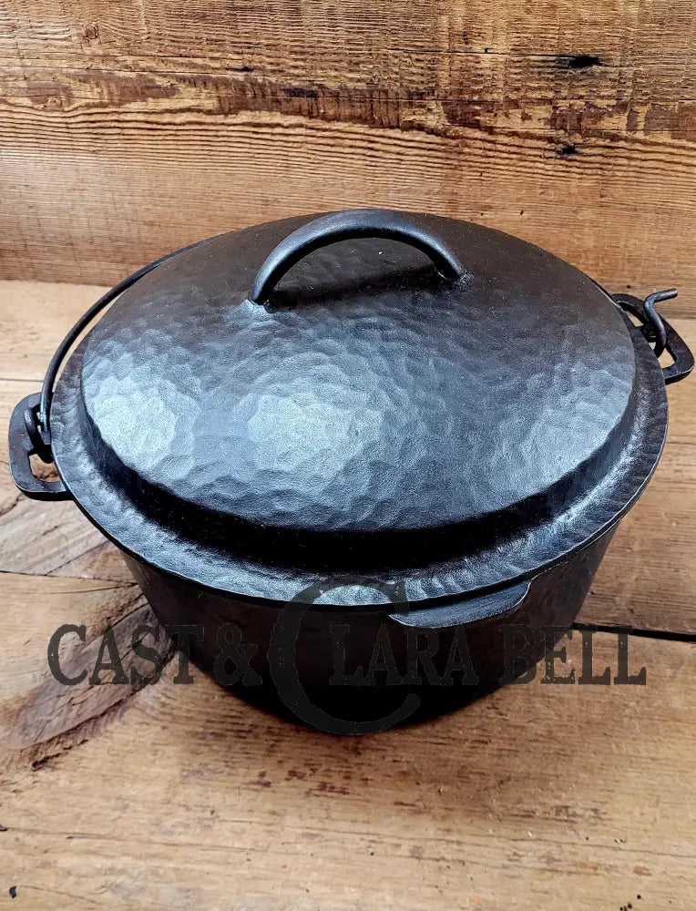 1930’S Wagner #8 Cast Iron Dutch Oven With Hammered Finish. Great Gift Idea! Skillet