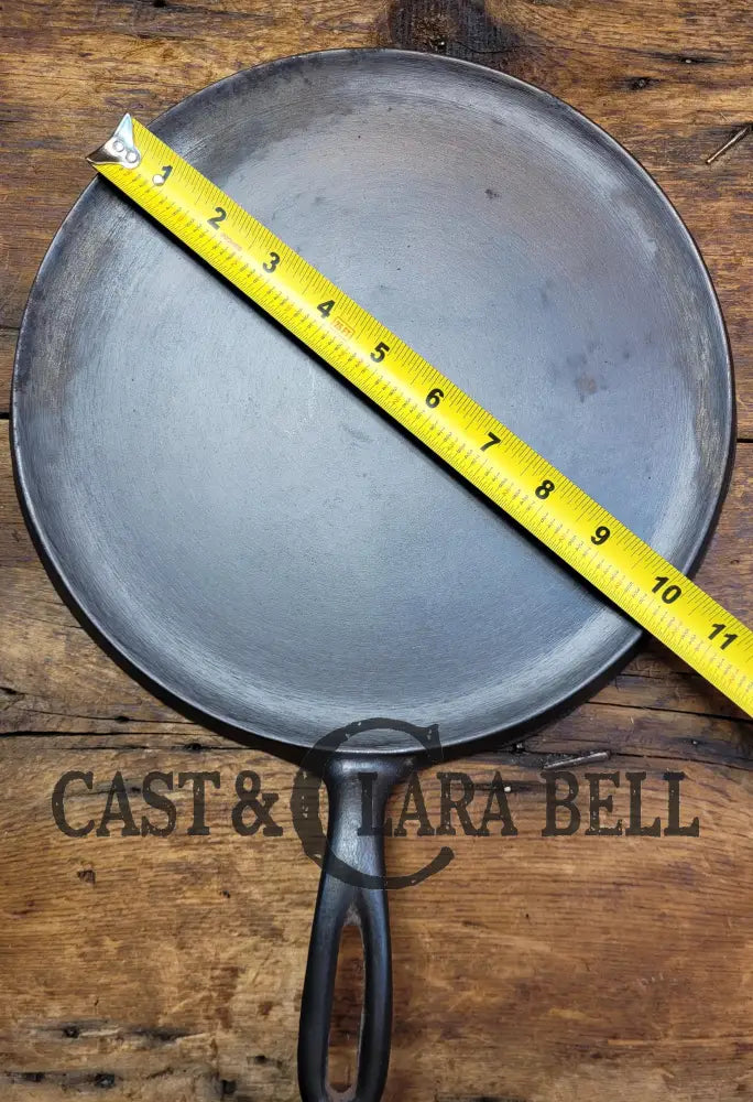 1930βS Wagner #9 Round Griddle Stylized Logo 1109 D. Perfect For Grilled Cheese Omelettes And