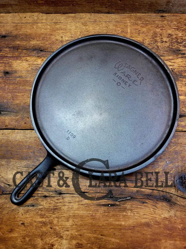 1930βS Wagner #9 Round Griddle Stylized Logo 1109 D. Perfect For Grilled Cheese Omelettes And