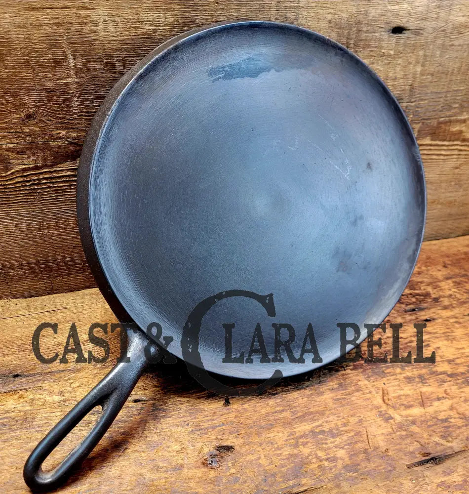 1930βS Wagner #9 Round Griddle Stylized Logo 1109 D. Perfect For Grilled Cheese Omelettes And