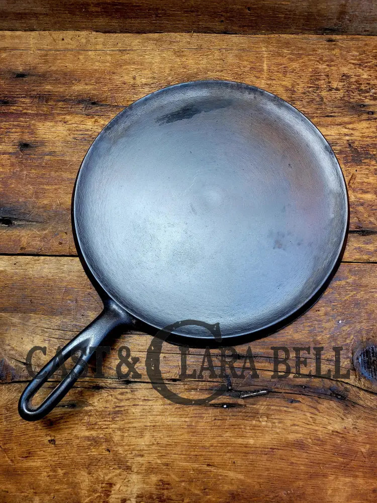 1930βS Wagner #9 Round Griddle Stylized Logo 1109 D. Perfect For Grilled Cheese Omelettes And