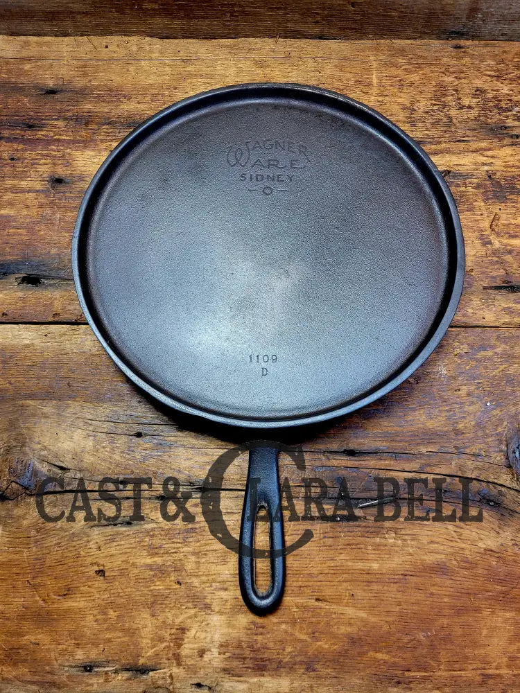 1930βS Wagner #9 Round Griddle Stylized Logo 1109 D. Perfect For Grilled Cheese Omelettes And