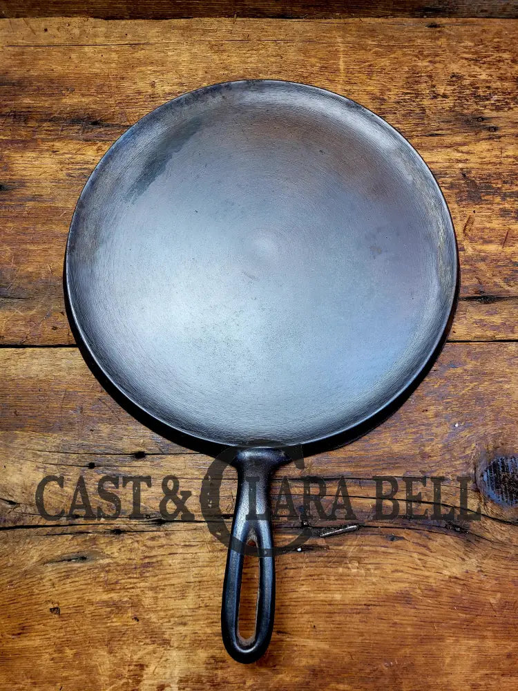 1930βS Wagner #9 Round Griddle Stylized Logo 1109 D. Perfect For Grilled Cheese Omelettes And