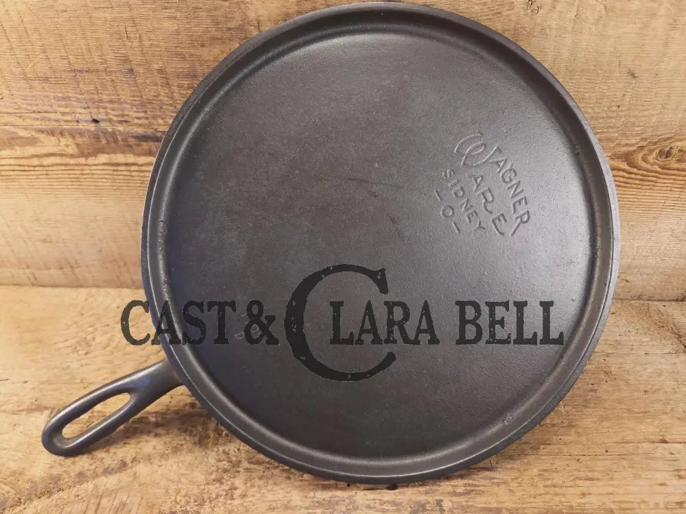 1930βs Wagner #9 Round Griddle Stylized Logo 1109 D. Perfect for grilled cheese omelettes and flat iron cooking!
