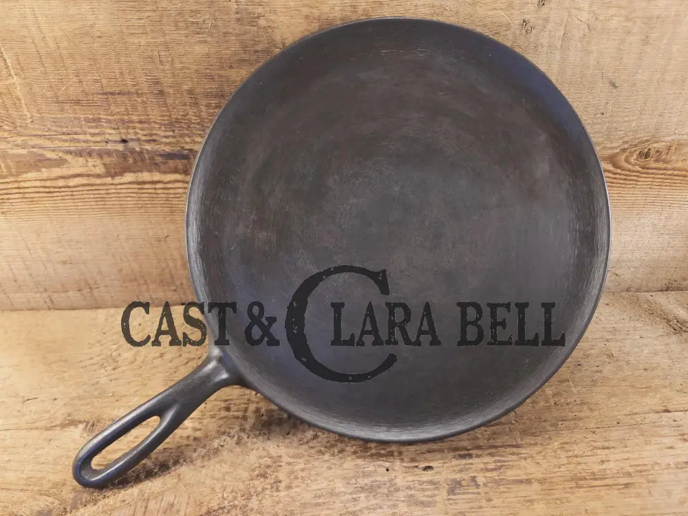 1930βs Wagner #9 Round Griddle Stylized Logo 1109 D. Perfect for grilled cheese omelettes and flat iron cooking!