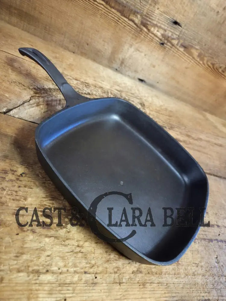 1930’s Wagner Square Skillet with Stylized Logo 1218 B. GREAT pan to have in the kitchen! Skillet