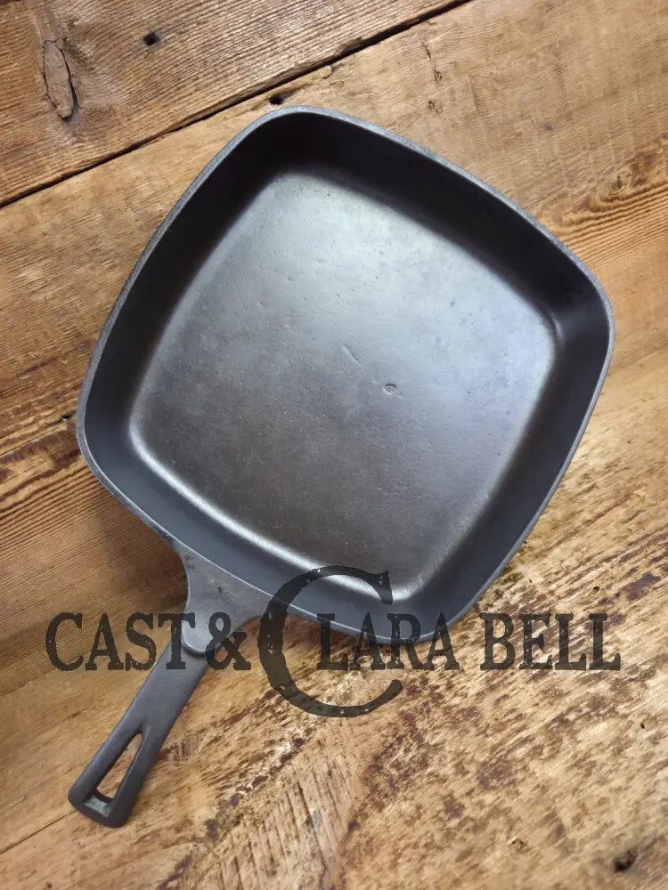 1930’s Wagner Square Skillet with Stylized Logo 1218 B. GREAT pan to have in the kitchen! Skillet