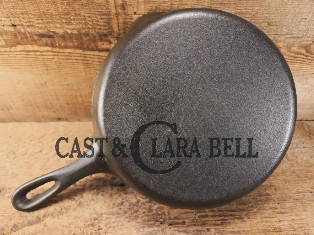 1930’s Wagner Unmarked #6 Cast Iron Sautee Skillet perfect first pan or daily user! Skillet