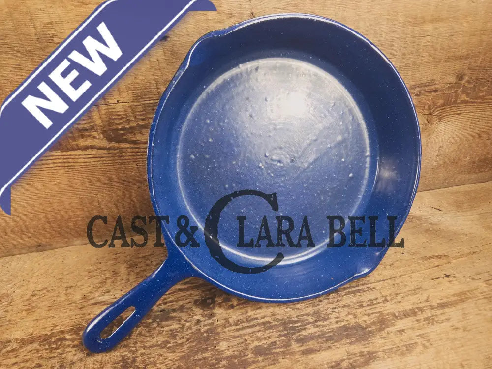 1930’s Wagner Unmarked #8 Cast Iron Sautee Skillet with blue speckled enamel! SC24 Skillet