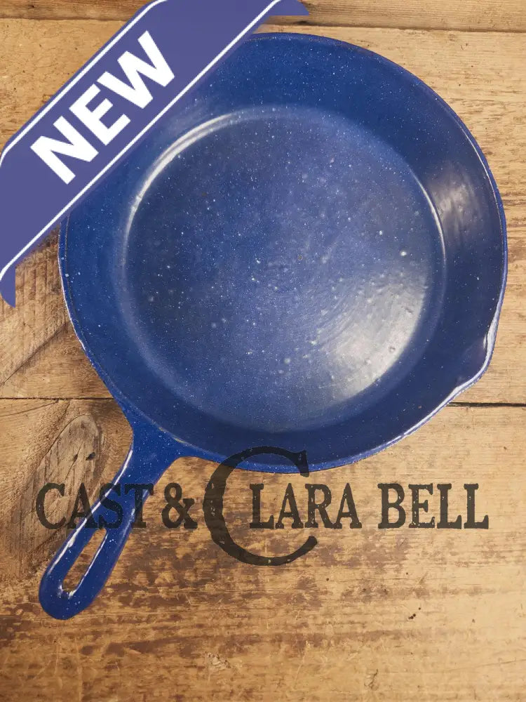 1930’s Wagner Unmarked #8 Cast Iron Sautee Skillet with blue speckled enamel! SC24 Skillet