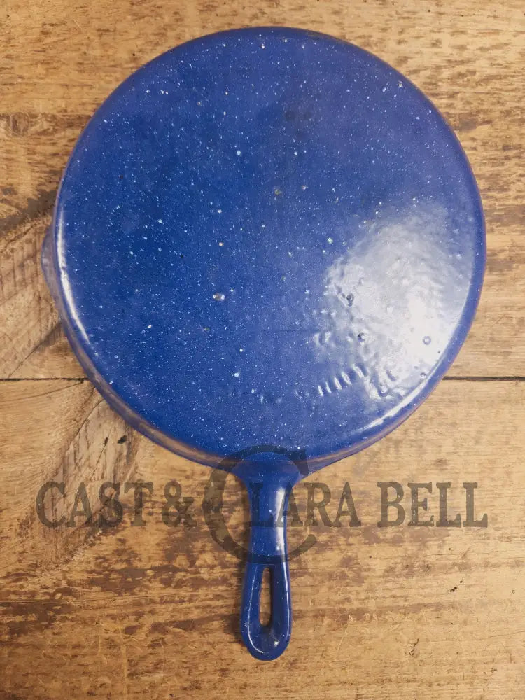 1930’s Wagner Unmarked #8 Cast Iron Sautee Skillet with blue speckled enamel! SC24 Skillet