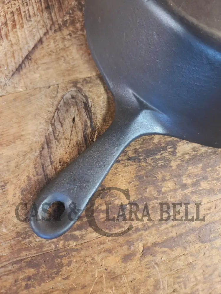1930’s Wagner Ware #8 Deep Skillet with Lid and bullet style handle. Perfect chicken fryer - Skillet
