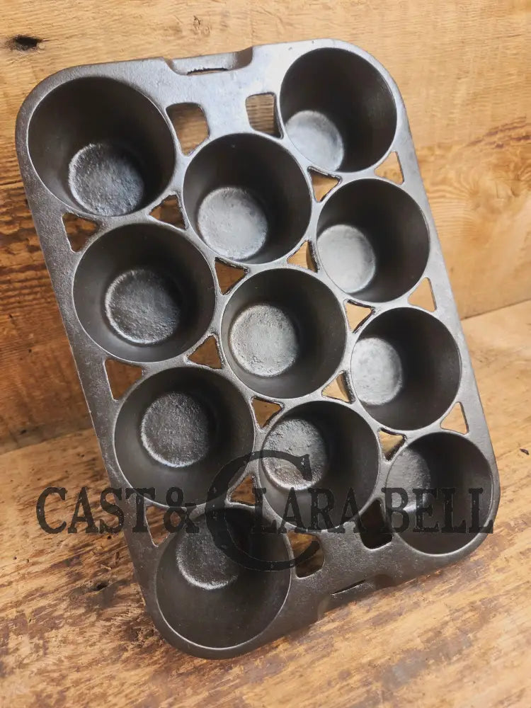 1930’s Wagner Ware Cast Iron Popover Pan 11 cup 1337 ’S’. Perfect for cornbread muffins or popovers Bakeware