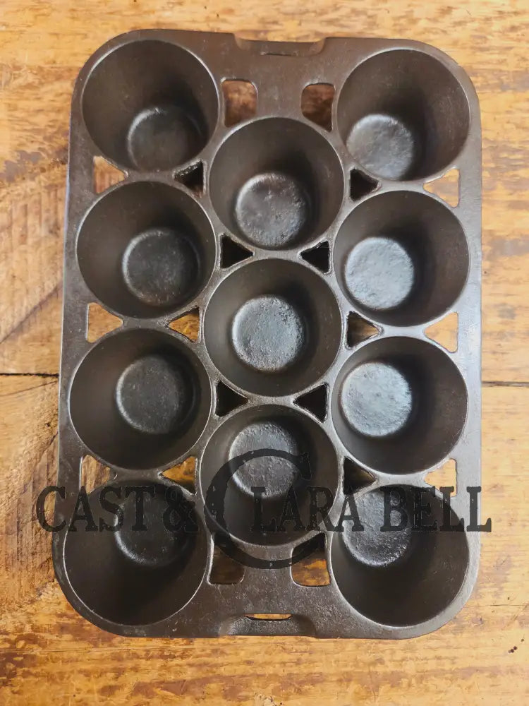 1930’s Wagner Ware Cast Iron Popover Pan 11 cup 1337 ’S’. Perfect for cornbread muffins or popovers Bakeware