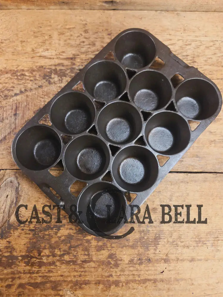 1930’s Wagner Ware Cast Iron Popover Pan 11 cup 1337 ’S’. Perfect for cornbread muffins or popovers Bakeware