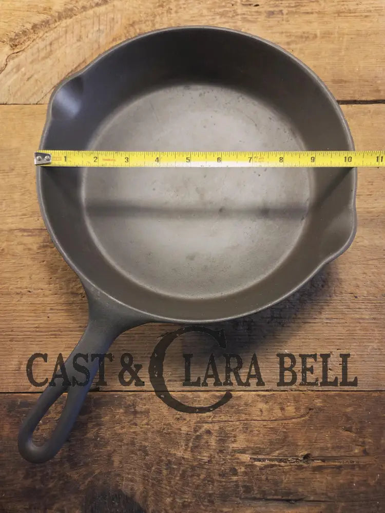 1930’s Wardway by Wagner Cast iron Skillet. #1432. These are not found often beautiful every day skillet with a cool