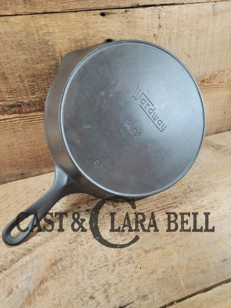 1930’s Wardway by Wagner Cast iron Skillet. #1432. These are not found often beautiful every day skillet with a cool
