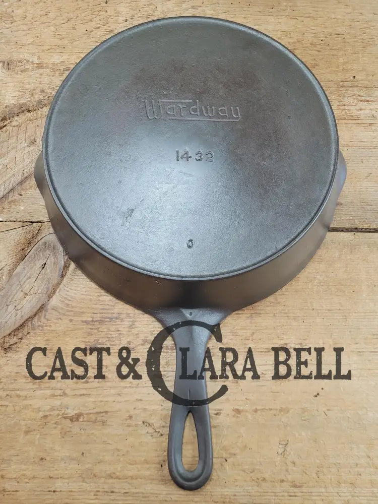 1930’s Wardway by Wagner Cast iron Skillet. #1432. These are not found often beautiful every day skillet with a cool