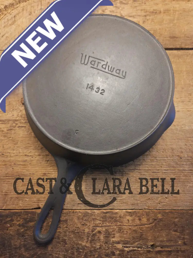 1930’s Wardway by Wagner Cast iron Skillet. #1432. These are not found often beautiful every day skillet with a cool
