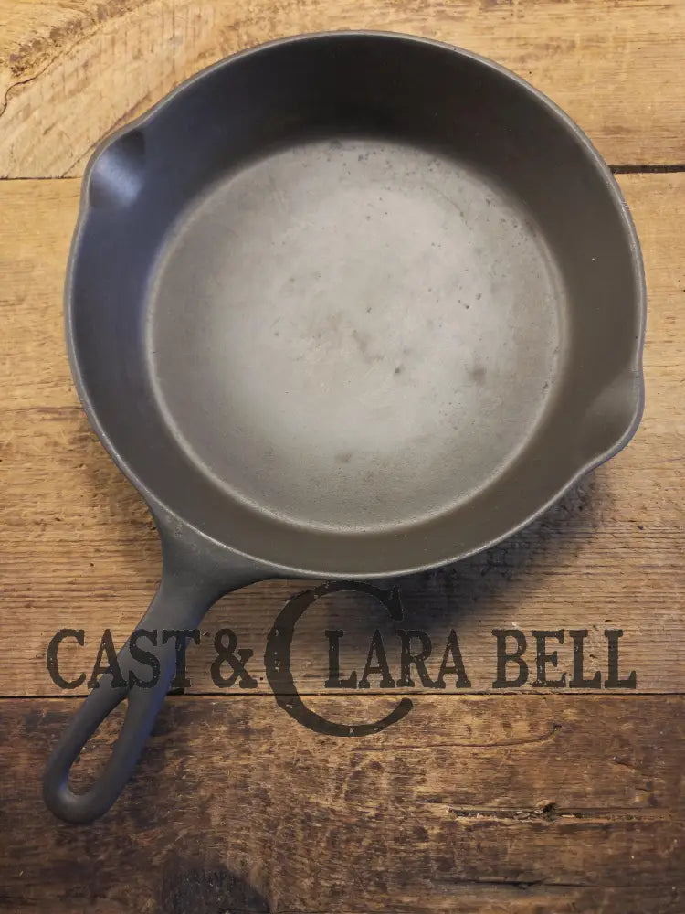 1930’s Wardway by Wagner Cast iron Skillet. #1432. These are not found often beautiful every day skillet with a cool