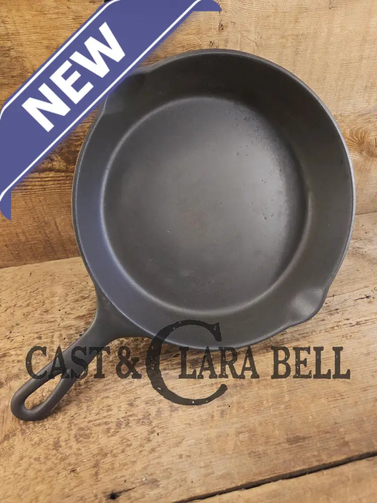 1930’s Wardway by Wagner Cast iron Skillet. #1432. These are not found often beautiful every day skillet with a cool