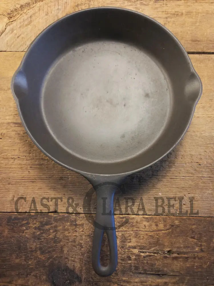 1930’s Wardway by Wagner Cast iron Skillet. #1432. These are not found often beautiful every day skillet with a cool
