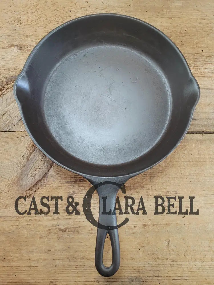 1930’s Wardway by Wagner Cast iron Skillet. #1432. These are not found often beautiful every day skillet with a cool