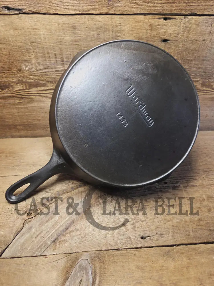 1930’s Wardway by Wagner Cast iron Skillet. #9 Size #1433. These are not found often beautiful every day skillet with a
