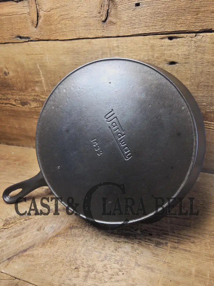 1930’s Wardway by Wagner Cast iron Skillet. #9 Size #1433. These are not found often beautiful every day skillet with a