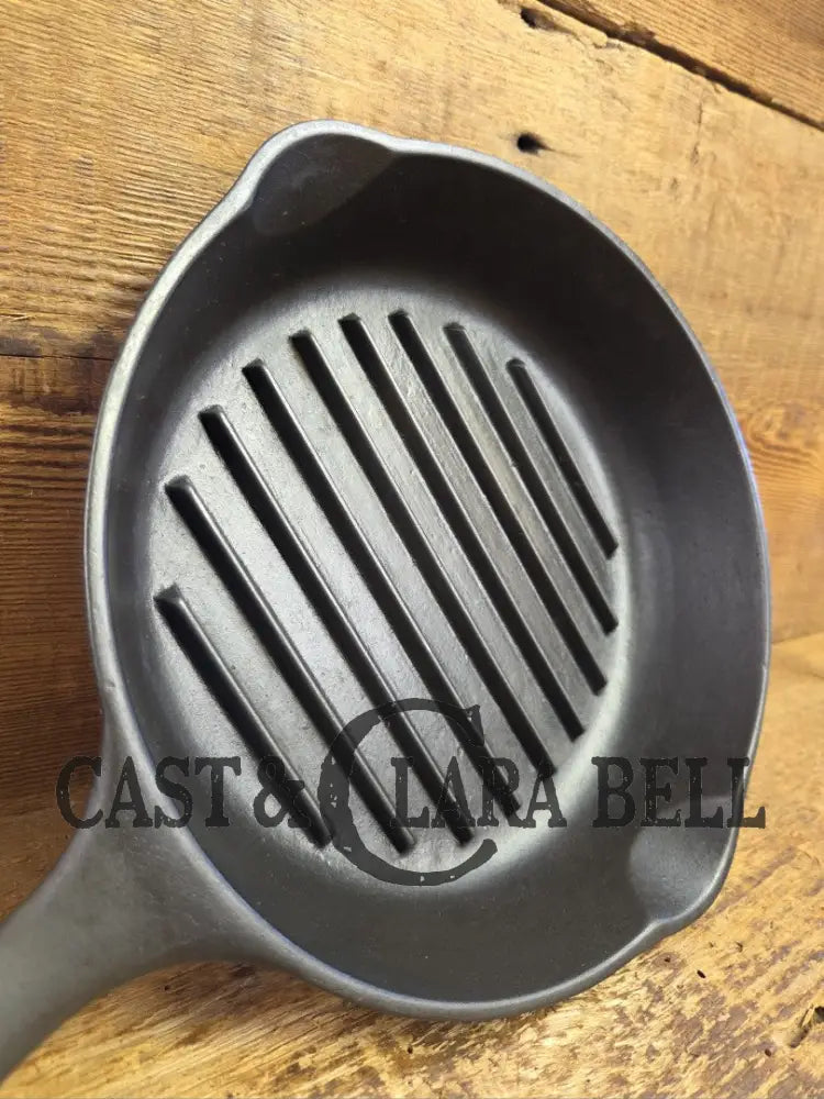 1940’s Angus Broiler by Wagner #1126. Beautiful and hard to find piece. Restored Seasoned Ready to Use Skillet