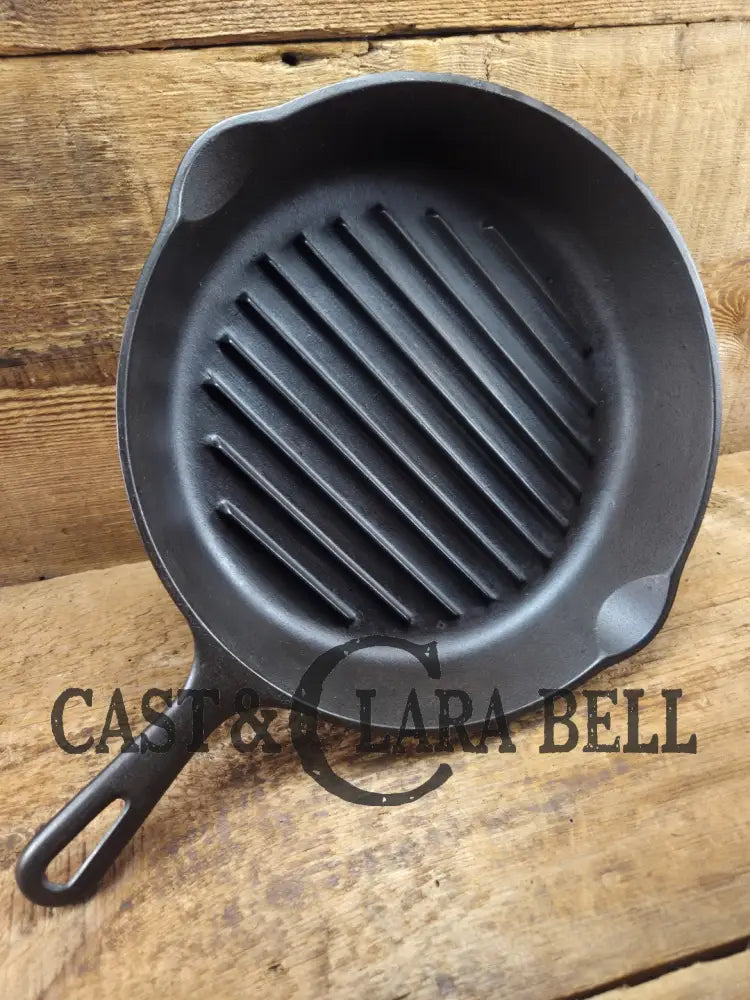 1940’s Big #9 Angus Broiler by Wagner. #1129 Fully marked beautiful and handy piece for grilling veggies and proteins!