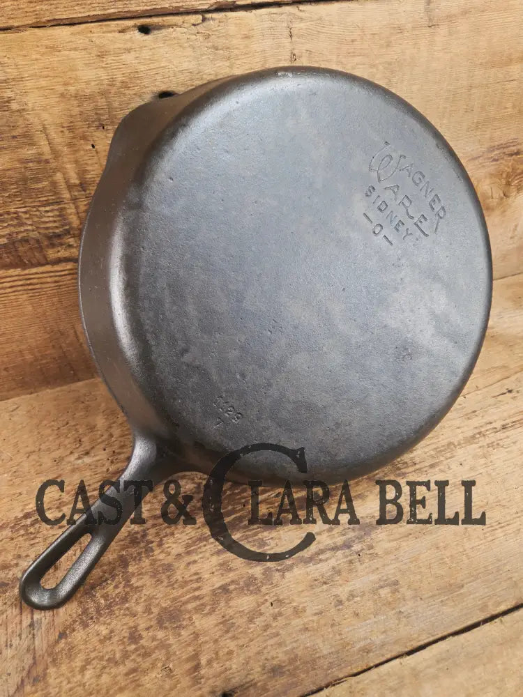 1940’s Big #9 Angus Broiler by Wagner. #1129 Fully marked beautiful and handy piece for grilling veggies and proteins!