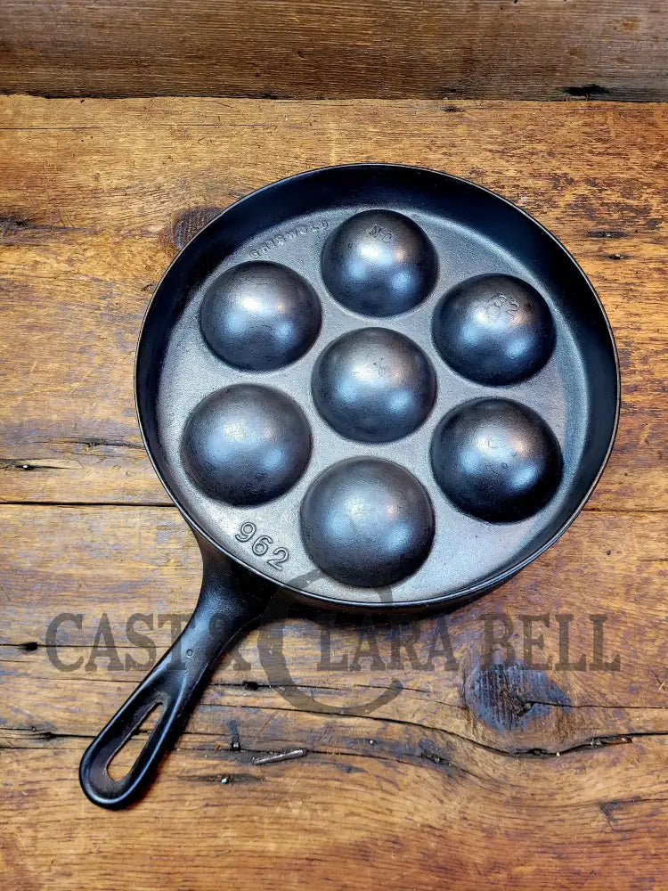 1940’S Era Griswold No. 32 Cast Iron Aebleskiver 962. Perfect For Poached Eggs And Delicious