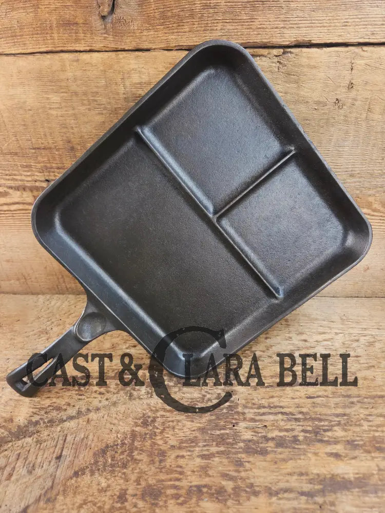 1940βs Era Wagner Ware Bacon and Egg Cast Iron Breakfast Skillet 1101 Square handle. Great gift idea! Skillet