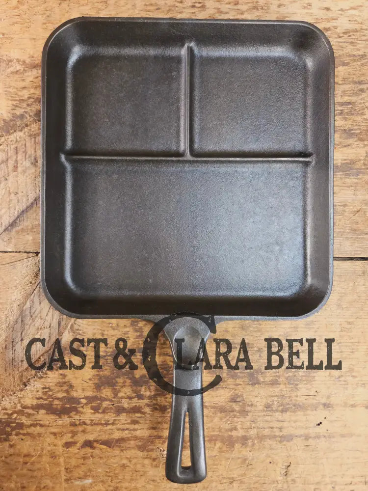 1940βs Era Wagner Ware Bacon and Egg Cast Iron Breakfast Skillet 1101 Square handle. Great gift idea! Skillet