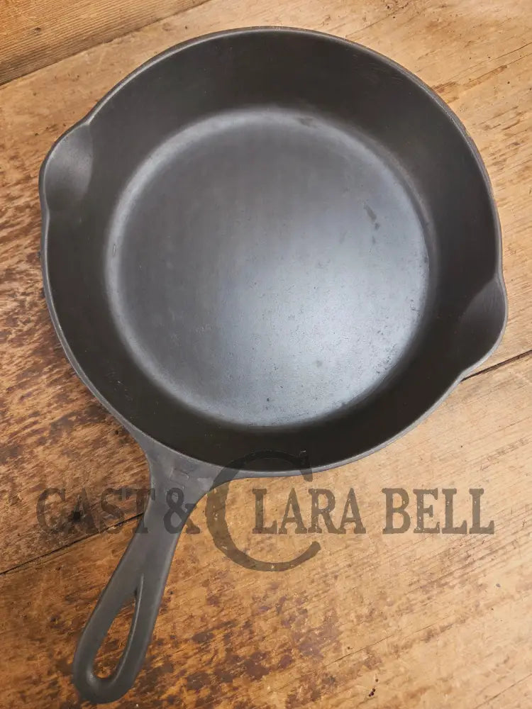 1940βs Griswold #6 Cast Iron Skillet with Small Block Logo and Smooth Bottom 699 I Skillet