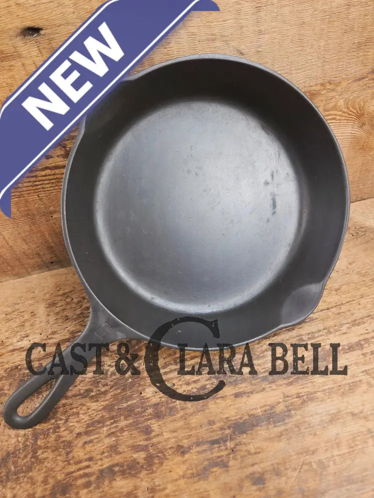 1940βs Griswold #6 Cast Iron Skillet with Small Block Logo and Smooth Bottom 699 I Skillet